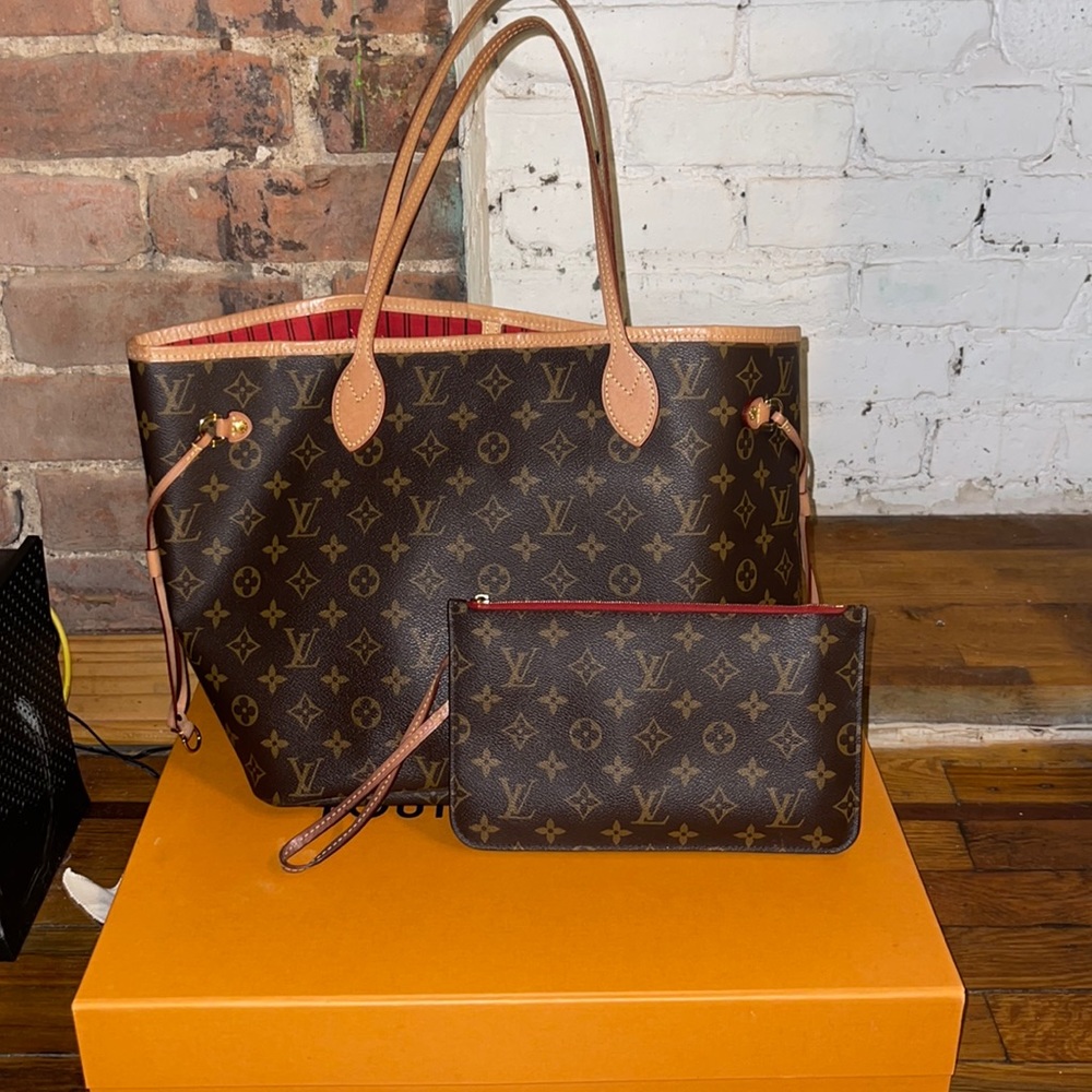- Authentic - Louis Vuitton Neverfull MM